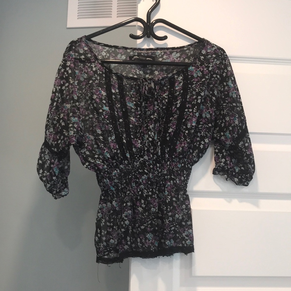 3/$10 🌸- Floral blouse